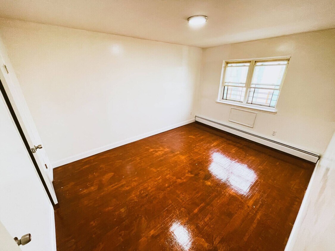 612 Underhill Ave, Bronx, NY 10473 Room for Rent in Bronx, NY