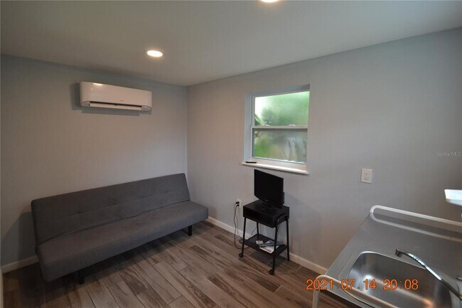 Foto del edificio - 811 W 124th Ave