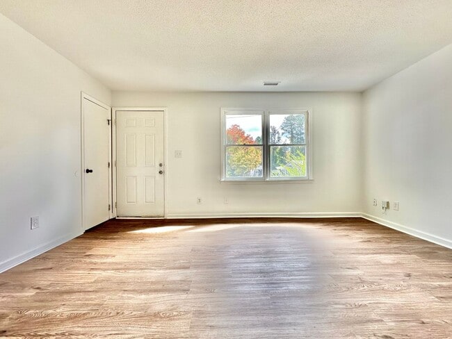 Building Photo - 725 N Privette St