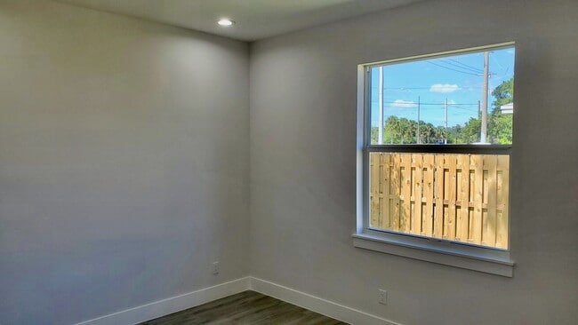 Building Photo - 61 Marie Dr