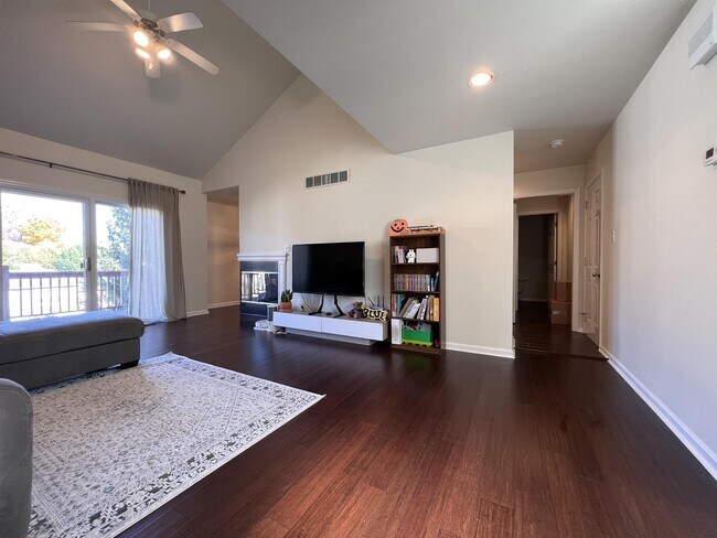 Foto del edificio - 240 Newberry Ln