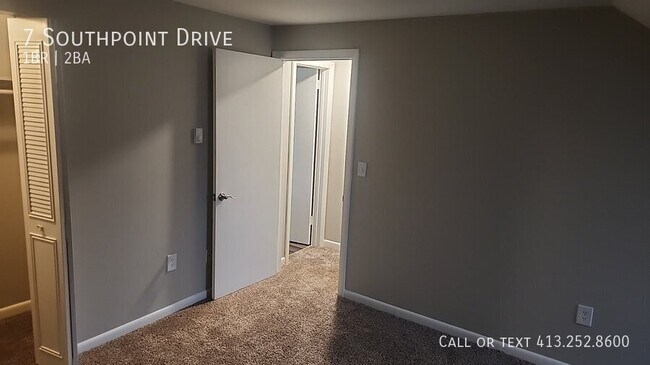 Foto del edificio - 7 Southpoint Dr