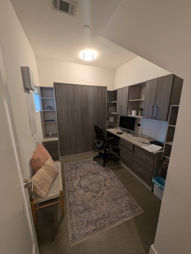 Foto del edificio - 5705 Bryan Pkwy