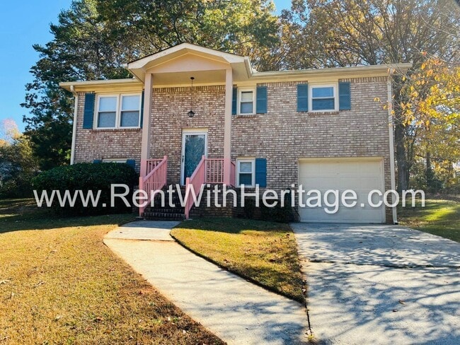 Building Photo - Amazing 4 Bedroom/ 2 Bath Home / Bonus Roo...