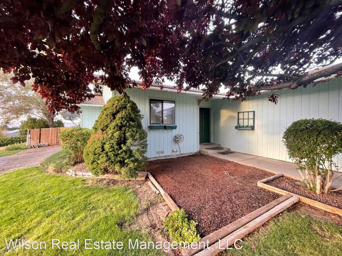 3 br, 2 bath House 5606 MT. CLEMENS WAY House Rental in Yakima, WA