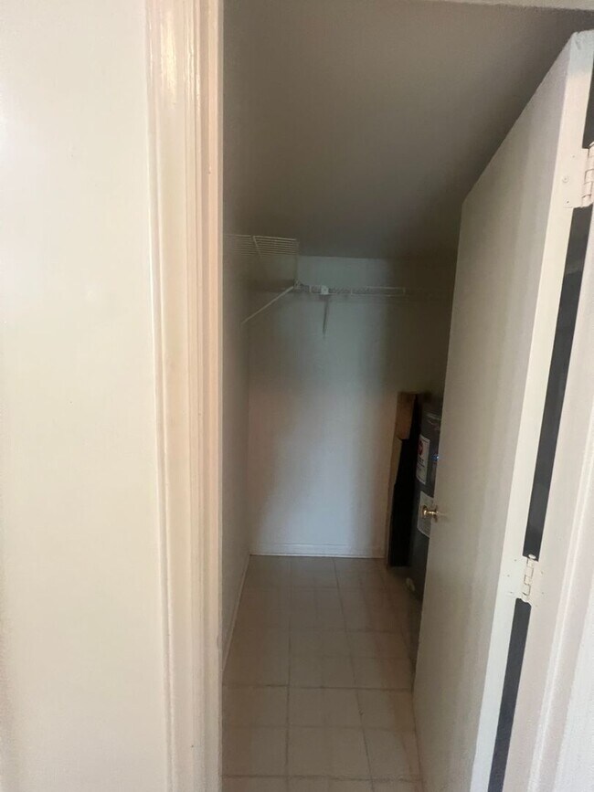 Foto del edificio - Spacious One Bedroom Unit