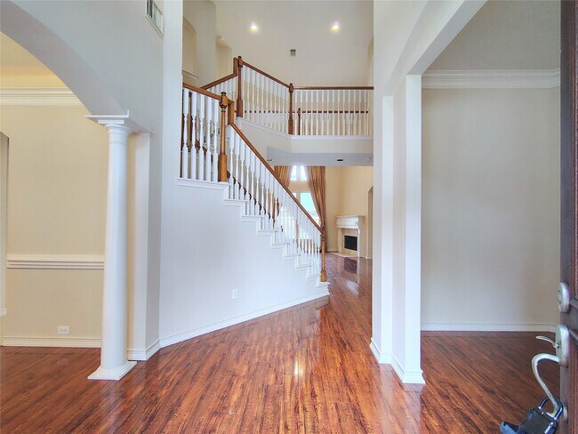 Foto del edificio - 5606 Grandwood Ln