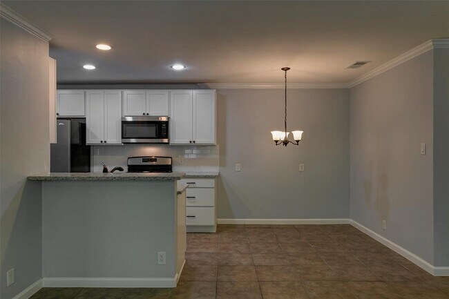 Building Photo - 800 Osage Dr