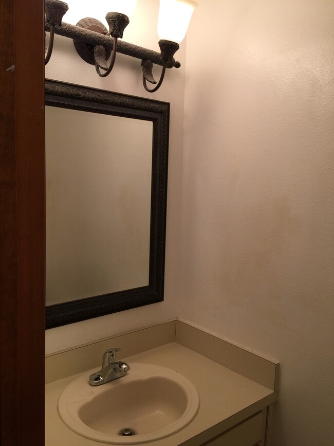 Foto del edificio - 2/2.5 corner unit Townhouse in Whisper Lake