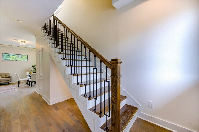 Foto del edificio - 5839 Banks St