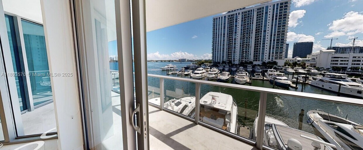 Foto principal - 17301 Biscayne Blvd