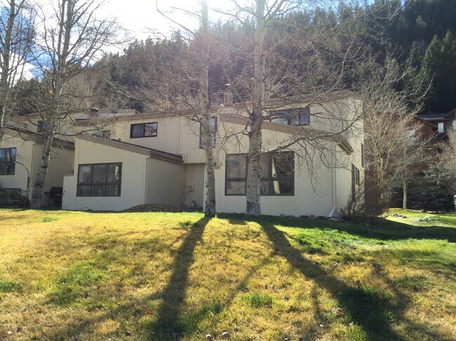 Building Photo - 198 Elk Ln