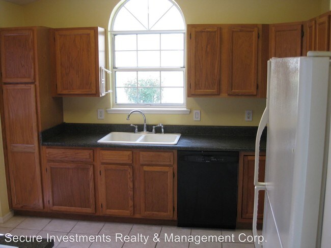 Foto del edificio - 2 br, 2 bath House - 3221 NW 103 Dr