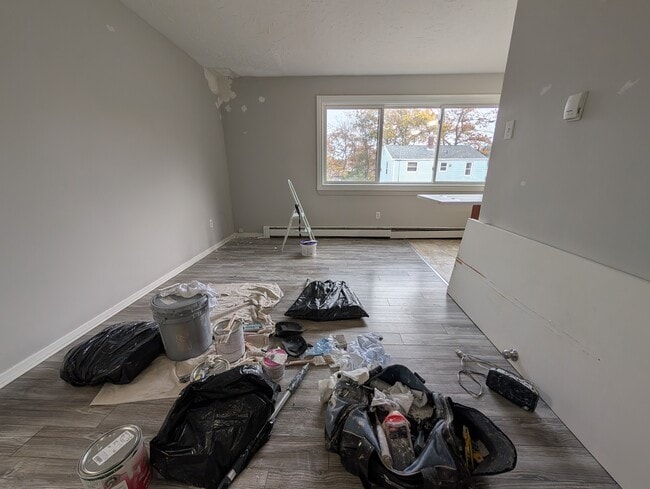 Building Photo - Charming Unit for Lease