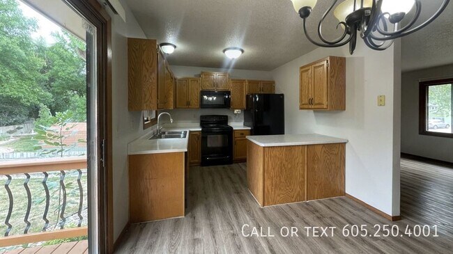 Foto del edificio - Charming 4 Bedroom 2 Bathroom Single Famil...