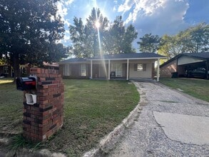 Building Photo - 3502 Willow Ln
