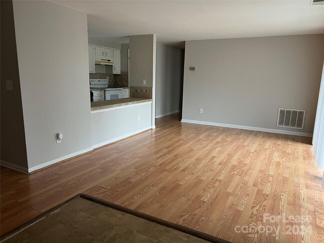 Foto del edificio - 1645 Arlyn Cir