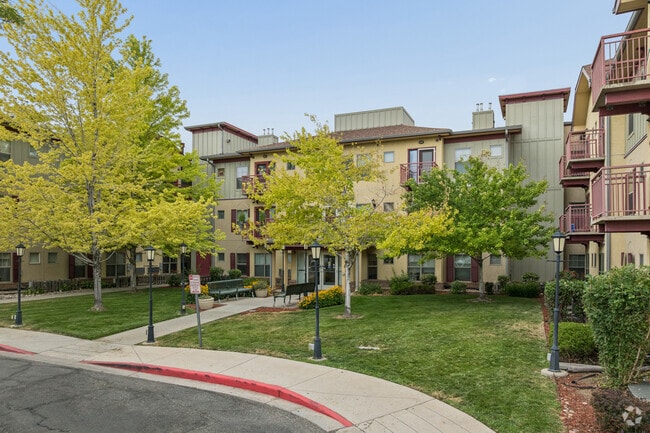 Vista alternativa del edificio - Willow Glen Senior