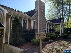 Building Photo - 523 Windsor Dr