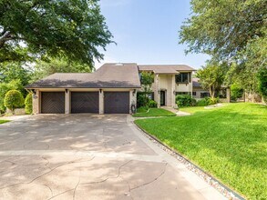 Building Photo - 9900 Winding Oak Cir