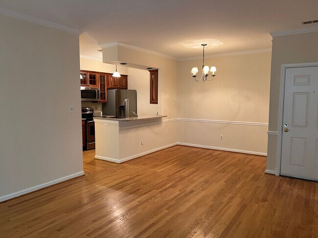 Building Photo - Commuter's Dream with Easy Living