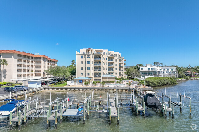 Building Photo - The Dunedin Grand Condominium