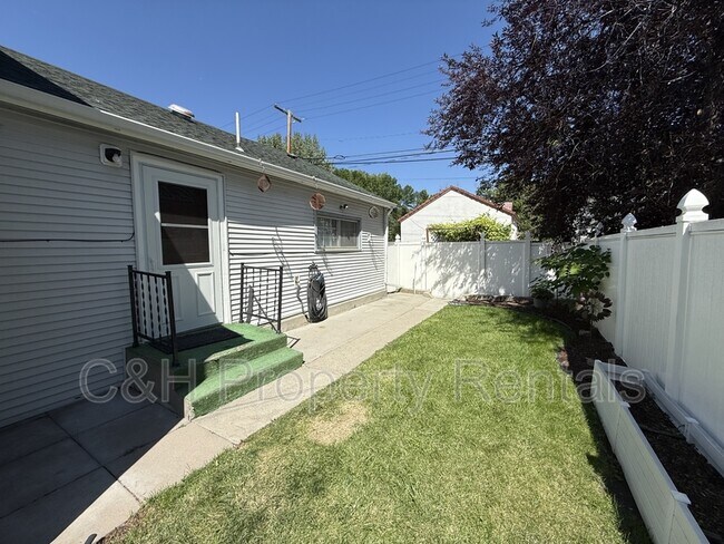 Foto del edificio - 2423 Pine St
