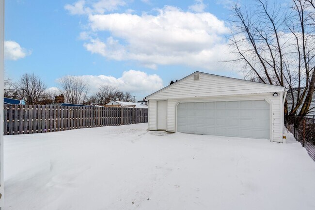 Foto del edificio - Welcome to a well-maintained 3-bedroom 1-bath home - Willowick, OH 44095