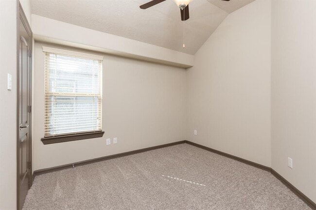 Building Photo - 87 Aventura Pl