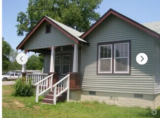 Building Photo - 401 Elm St