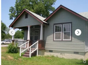 Building Photo - 401 Elm St
