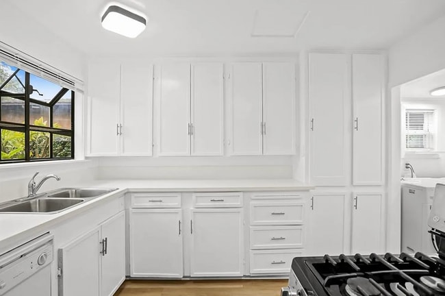 Foto del edificio - 3 Bedroom, 1 Bathroom Home – Ideal for Stu...