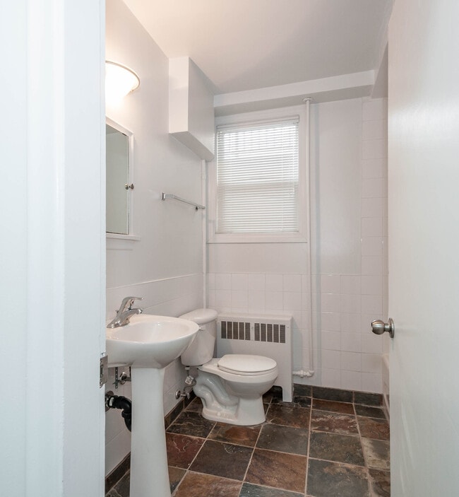 Building Photo - Twinson