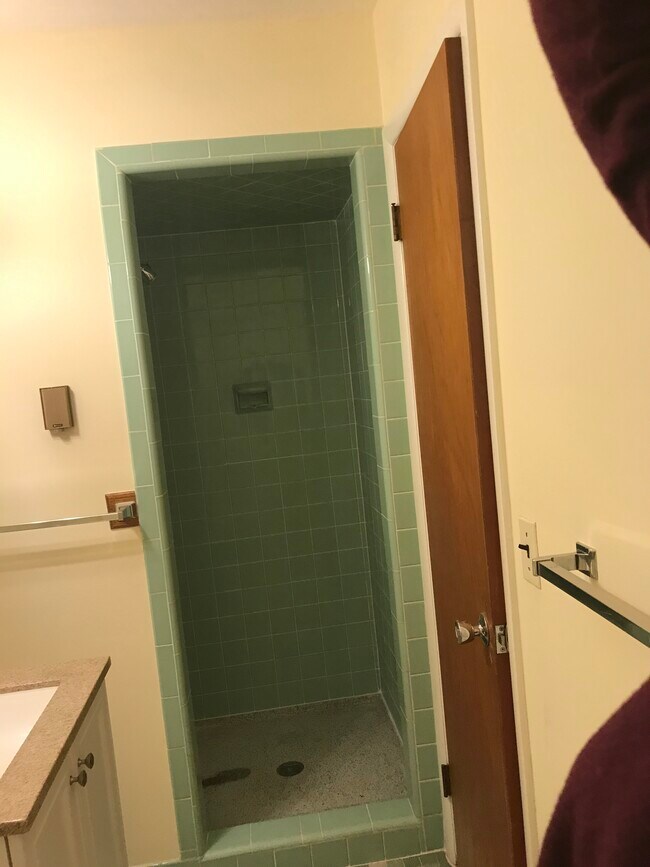 Foto del edificio - 1015 Buxton Rd.