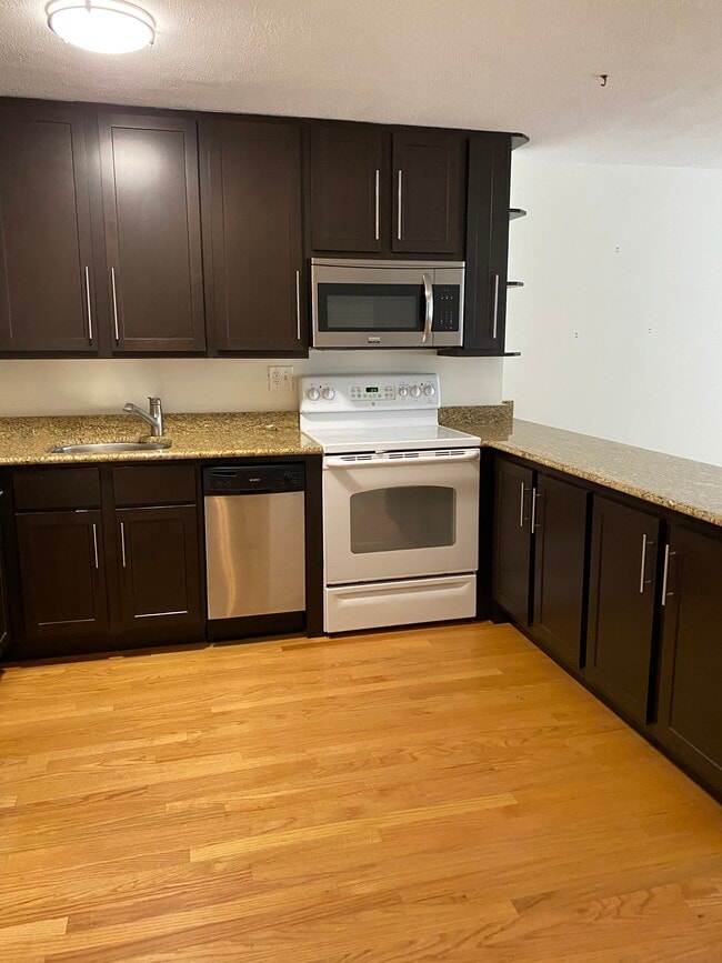 Kitchen - 3100 N Lake Shore Dr