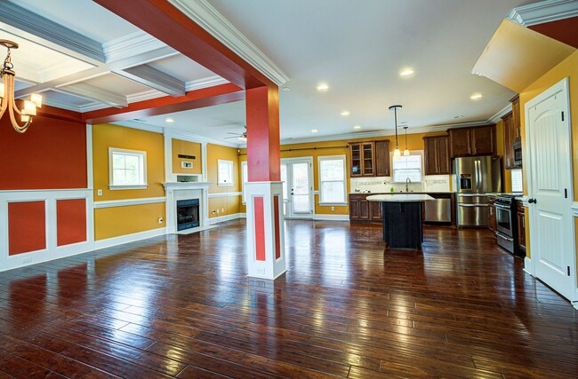 Building Photo - Gorgeous Home Available in Tidewater Landi...