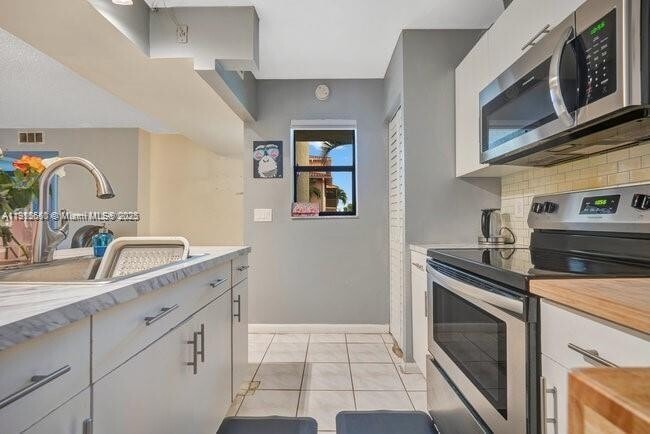 Building Photo - 9912 Hammocks Blvd