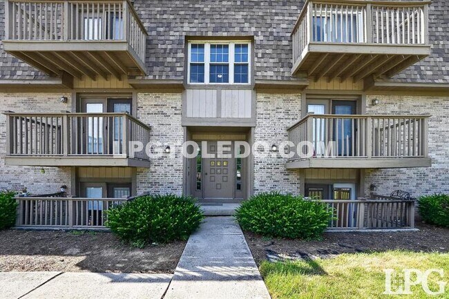 Foto del edificio - 811 Hilltop Ln