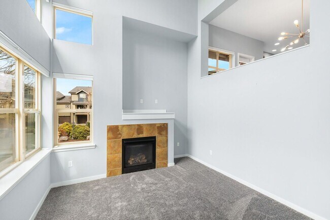 Foto del edificio - Amazing Townhome with Lots of Upgrades in ...