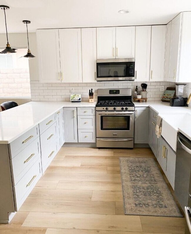 Foto del edificio - Moorpark Rental! 4 bedroom 3 bathroom 2 st...