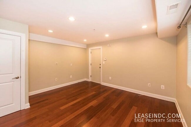 Building Photo - 1354 Euclid St NW