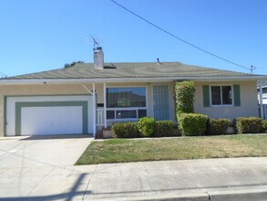 Building Photo - 128 Newton St