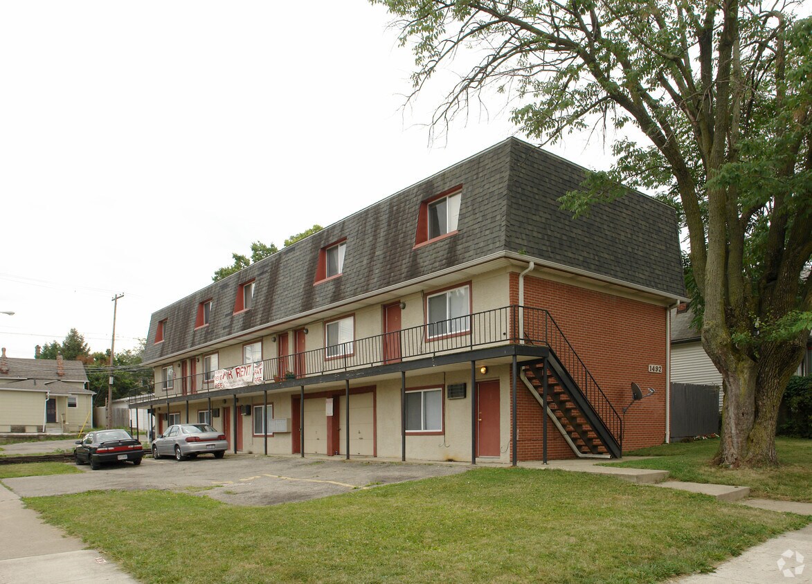 Primary Photo - 1492 Indianola Ave