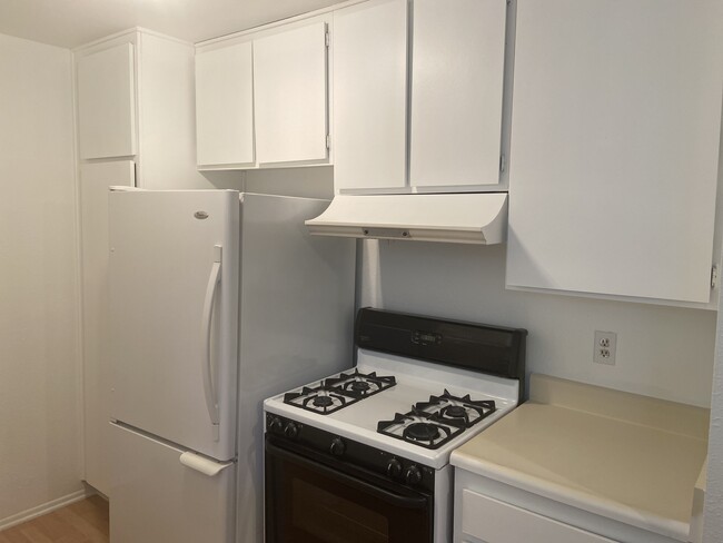 Kitchen - 5700 Etiwanda Ave