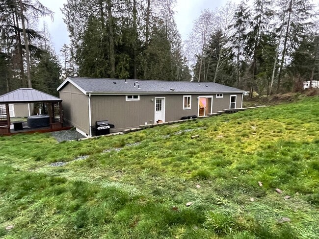 Building Photo - Beautiful Home with Plenty of Land!