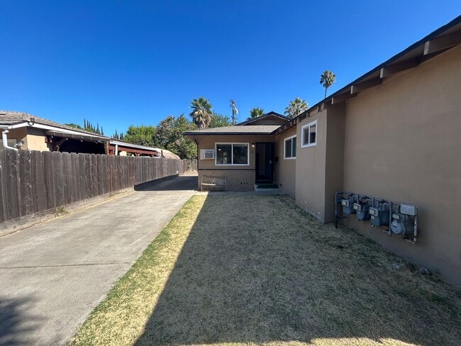 Building Photo - 1709 Evergreen Ave