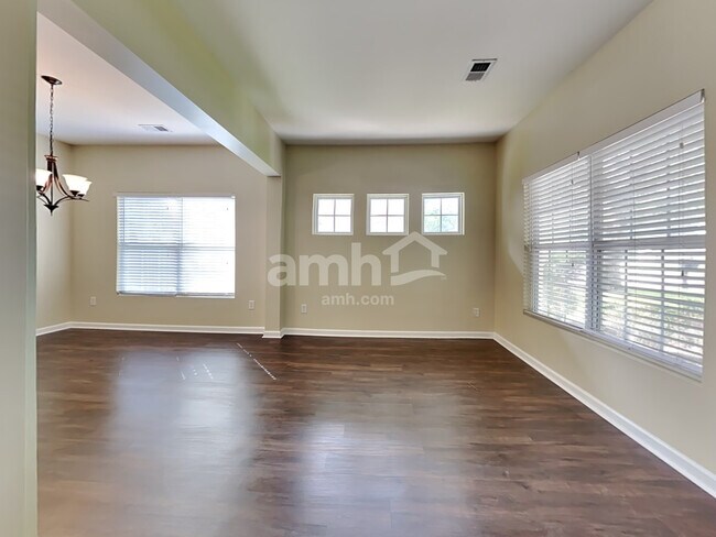 Foto del edificio - 8463 River Oaks Drive