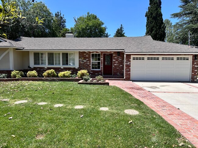 Building Photo - 5369 Topeka Dr