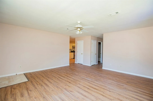 Building Photo - 2449 W Yvonne Dr