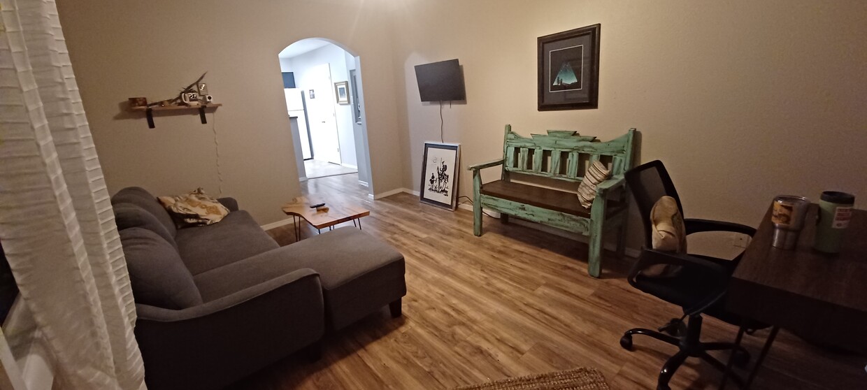 Livingroom - 501 Quincy Pl SE